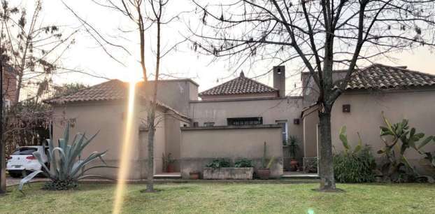 Casa 4 ambientes desarrollada en una planta estilo Mexicana - Talar del Lago I